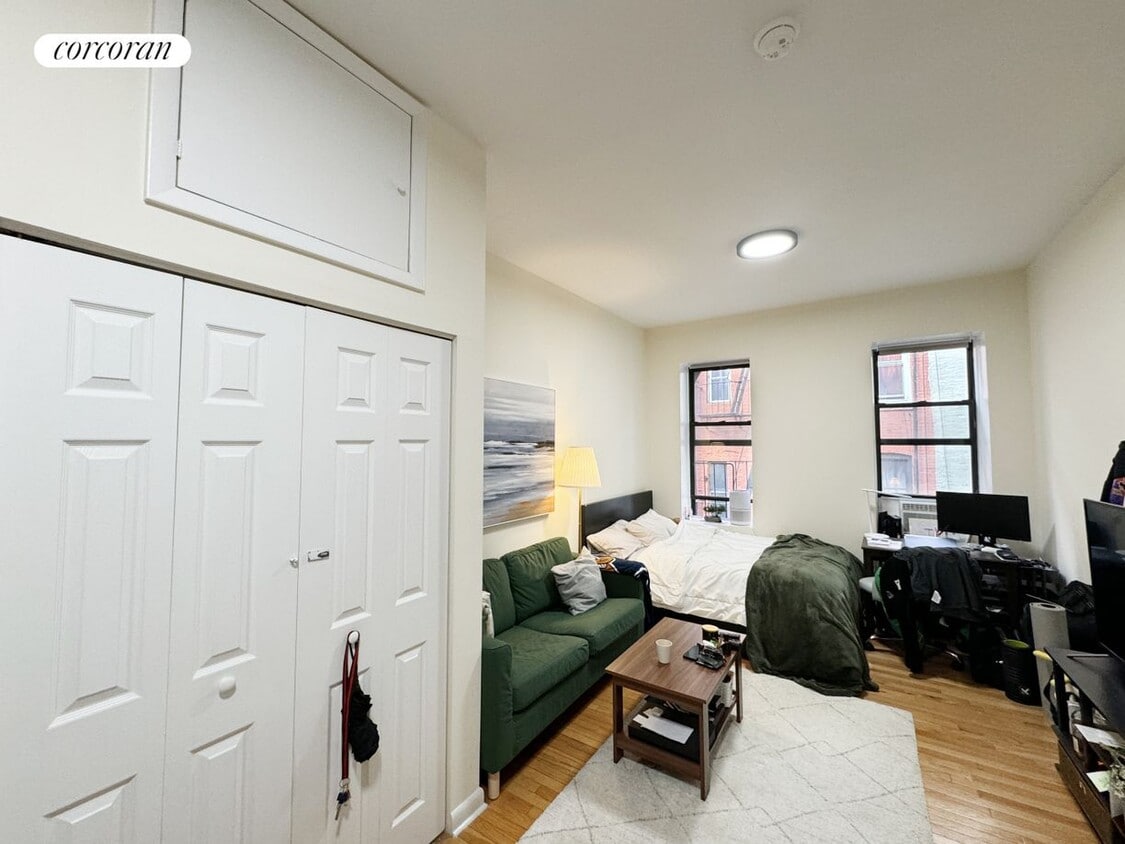 Building Photo - 439 E 74th St