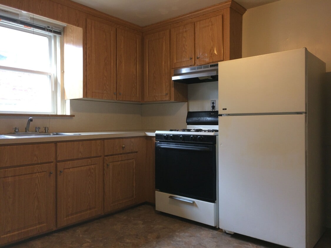 Primary Photo - 75 Fuller St