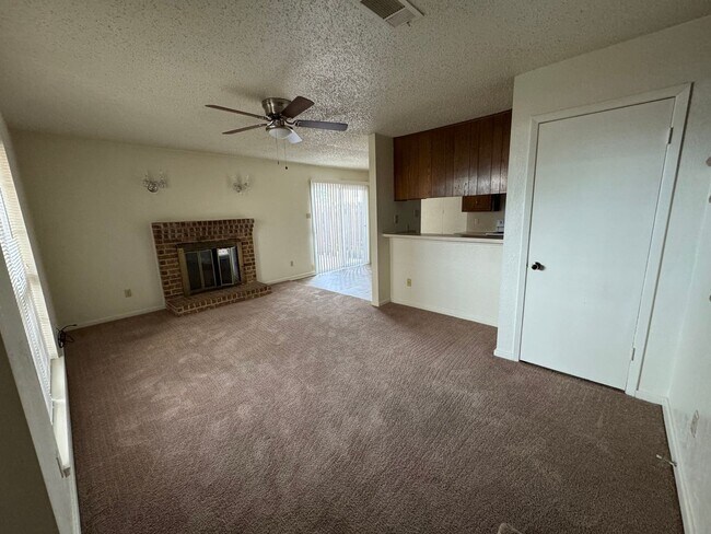 Foto del edificio - 1307 Covey Ln