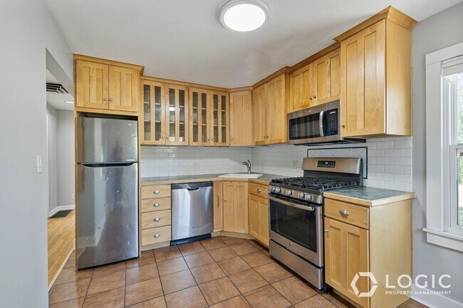 Building Photo - Must See Home In Sugarhouse!