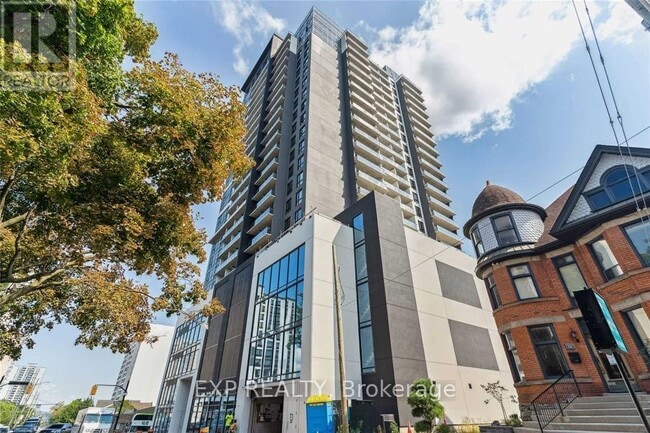 Building Photo - 15 Queen St S