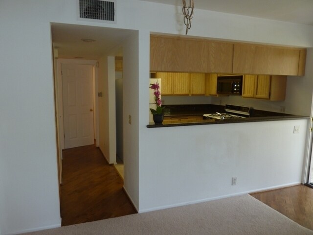 Foto del edificio - 2 Bedroom Goleta Condo
