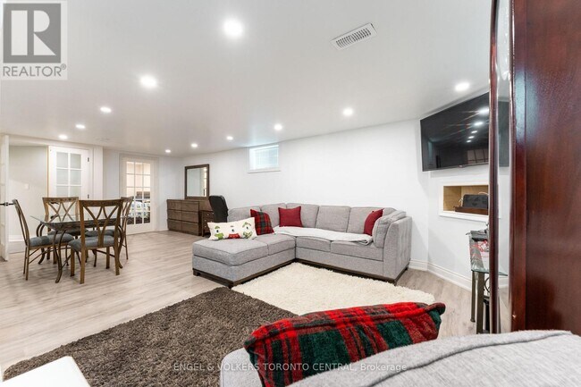 Photo du bâtiment - 767 Phillip Murray Ave