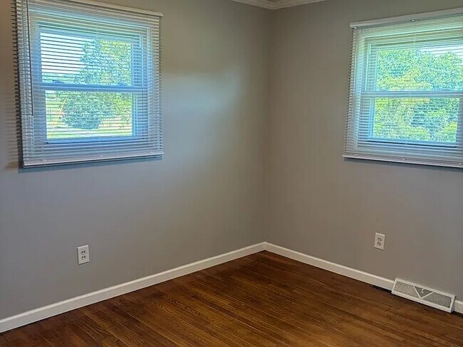 Foto del edificio - 204 Pear Tree Rd
