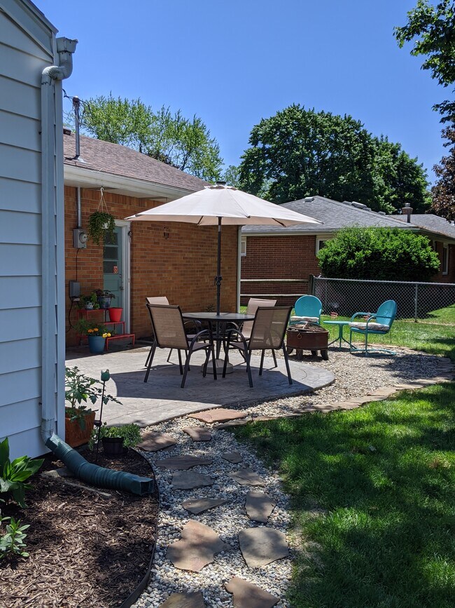 Foto del edificio - 3733 Cherry Wood Ln