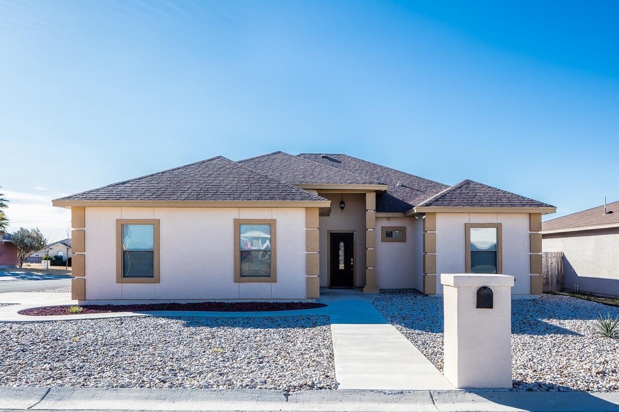 Primary Photo - 300 Don Martin Dr