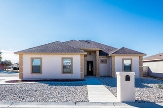 Building Photo - 300 Don Martin Dr