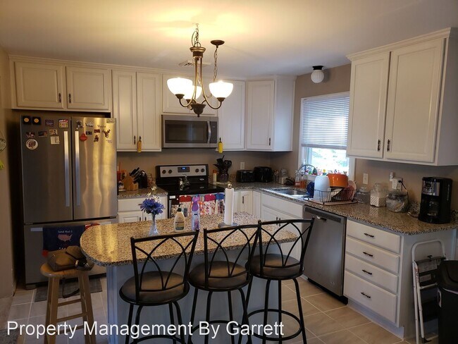 Building Photo - 3 br, 2 bath House - 13 Cathy Dr