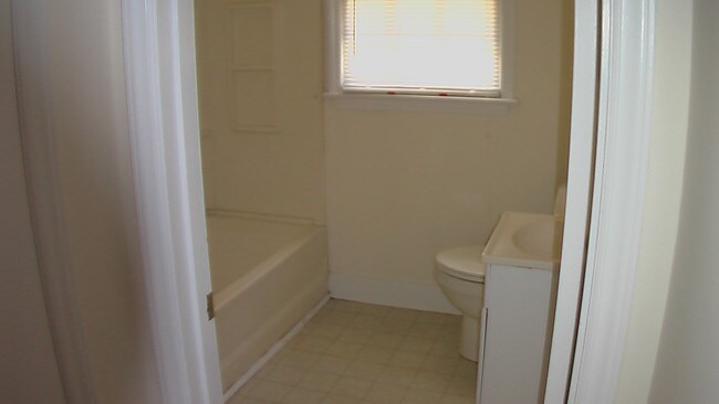 Restroom - 4604 Springview Rd