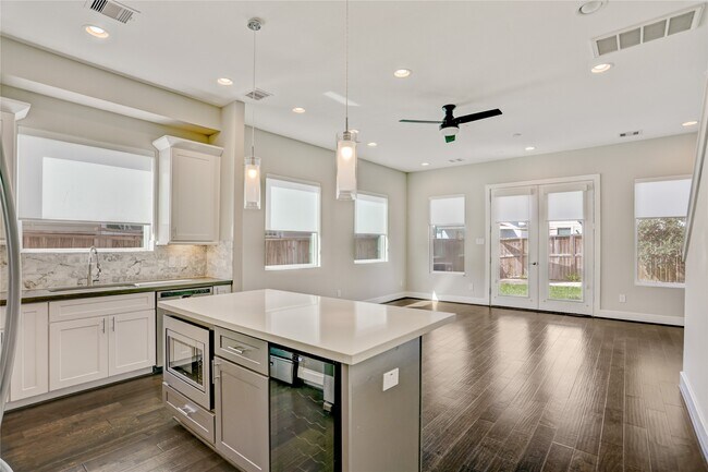 Foto del edificio - 2413 Chapman St