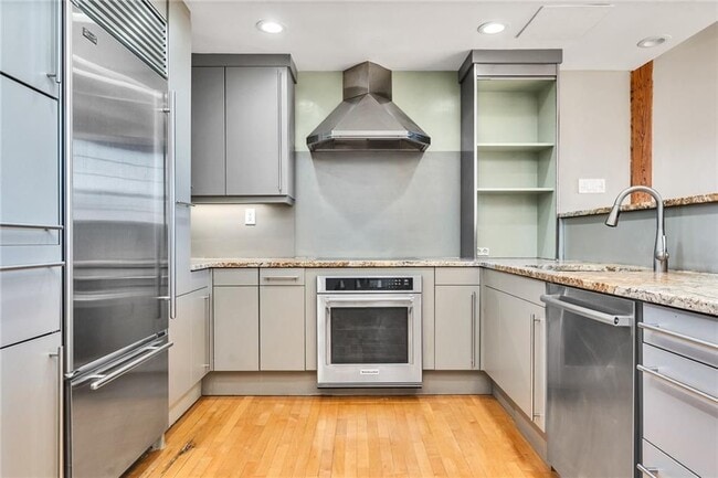 Building Photo - 555 S Water St