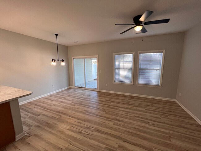 Foto del edificio - Upgraded 2 Bed/2.5 Bath Townhome in Leland!
