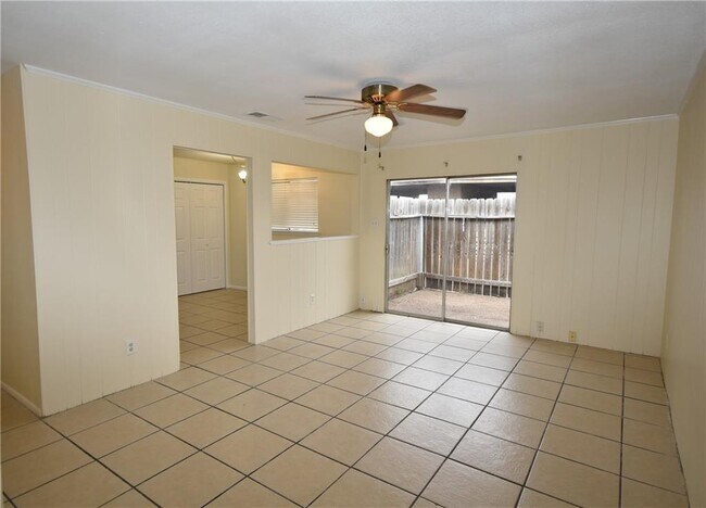 Building Photo - 1606 Cimmarron St