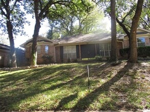 Building Photo - 4704 Valleycrest Dr