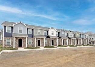 Building Photo - 1115-I6 Hillwood Dr