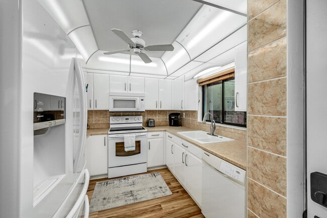 Building Photo - 100 Canebreakers Dr