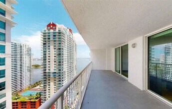 Building Photo - 1200 Brickell Bay Dr