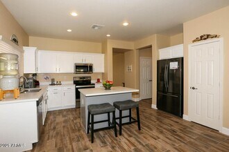 Building Photo - 2056 E Riviera Dr