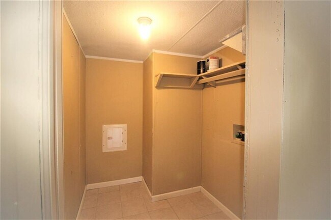 Building Photo - 5096 Pass Ct