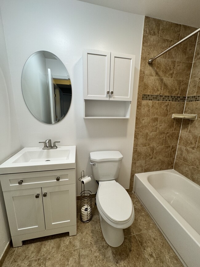 Bathroom - 1113 Vincent Rd