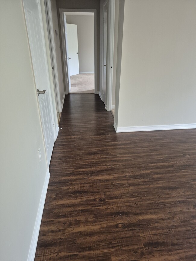 Building Photo - 76 Roehampton Av