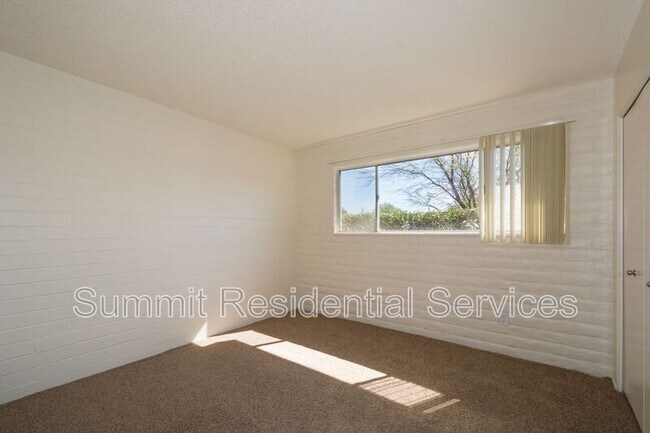 Foto del edificio - 4557 E Bellevue St