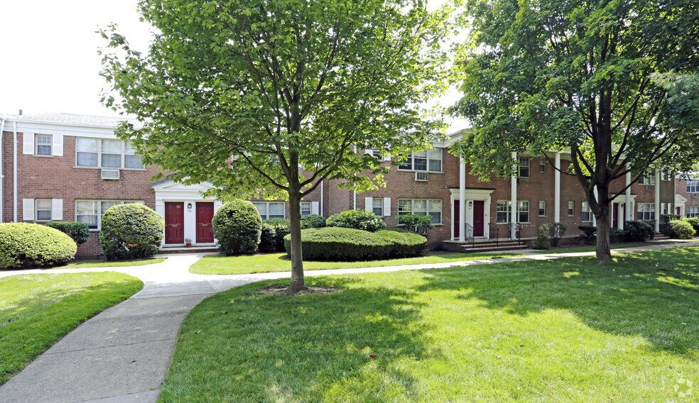 Summit Manor