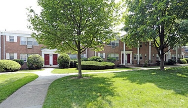 Building Photo - Summit Manor