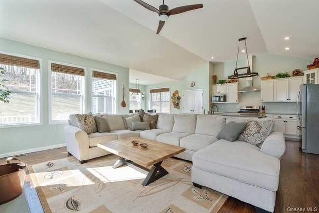 Foto del edificio - 861 Lattintown Rd