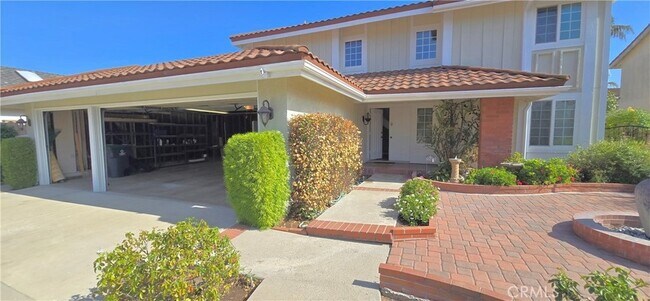 Building Photo - 1400 Post Rd