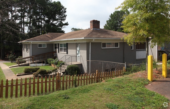 Building Photo - Carriage Oaks V