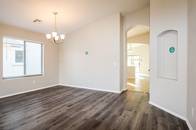 Building Photo - 614 E Jeanne Ln