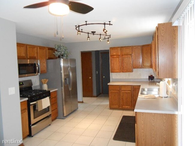Building Photo - 3 br, 2.5 bath House - 3753 Gina Ter