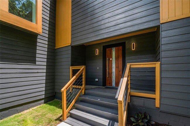 Building Photo - 2155 Venetian Dr SW