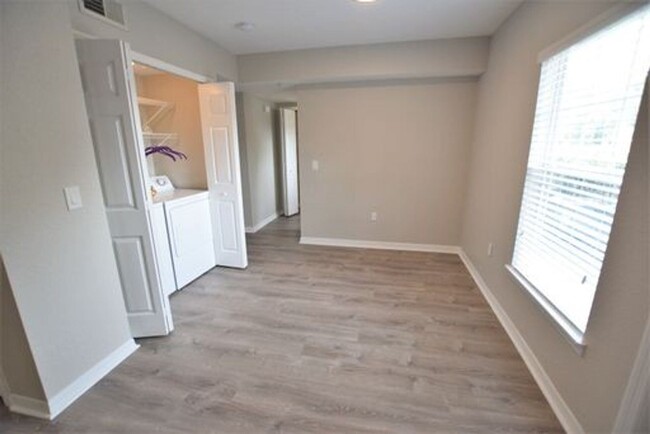 Building Photo - 3656 N Goldenrod Rd