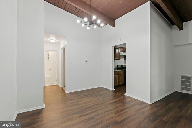 Foto del edificio - 11406 Cherry Hill Rd