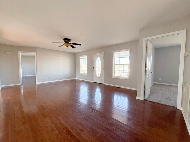 Foto del edificio - Spacious 3-Bedroom Home with Huge Basement, Garage, and Scenic Country Views