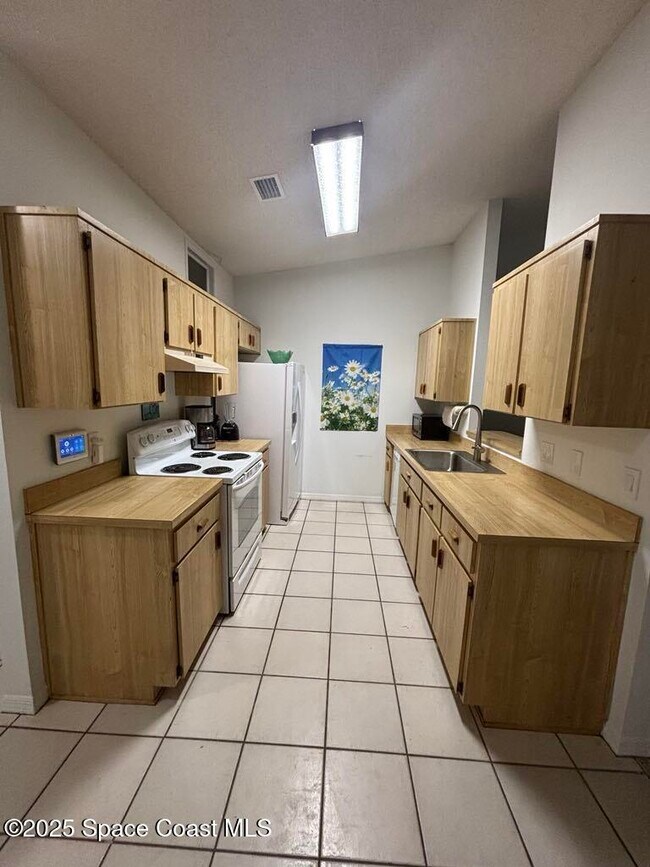 Foto del edificio - 330 S Orlando Ave