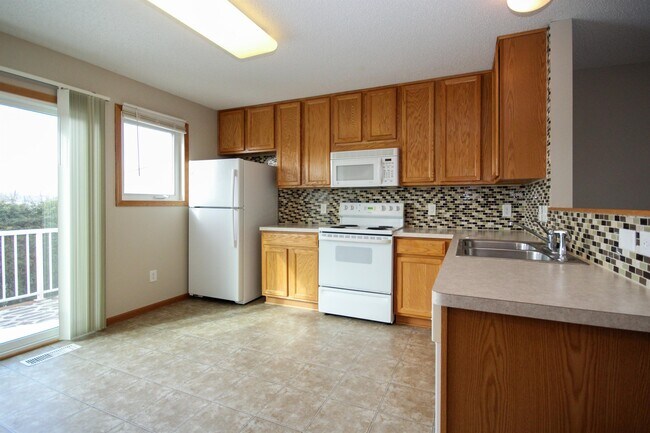 Building Photo - 4826 Elm Dr N