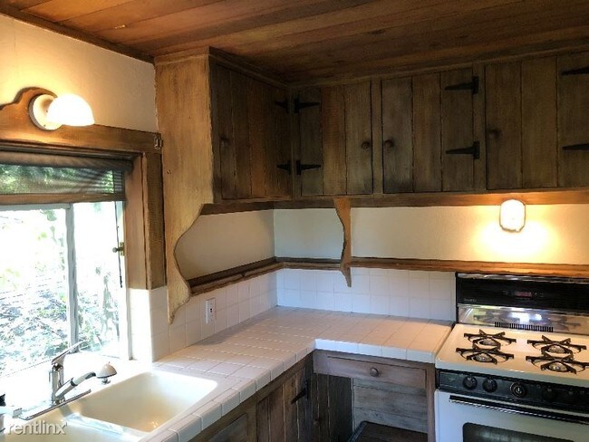 Foto del edificio - Studio, 1 bath Apartment - 1611A Carmel Dr