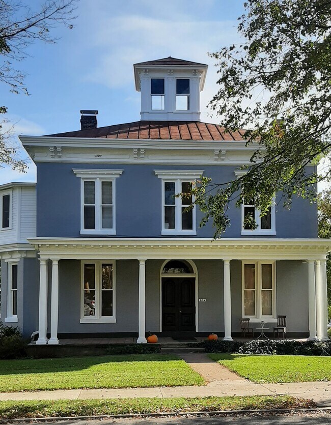 Building Photo - 904 Allegheny St