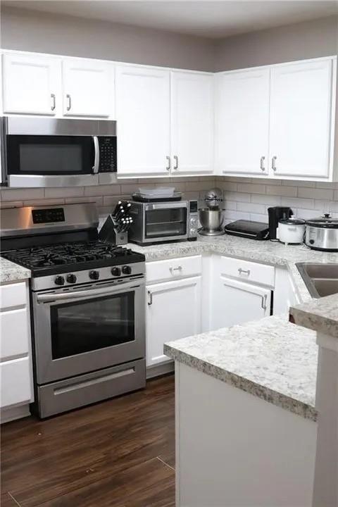 Foto del edificio - 6531 Charter Way
