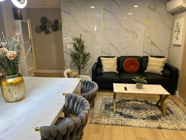 Foto del edificio - 1059 Gillespie Dr