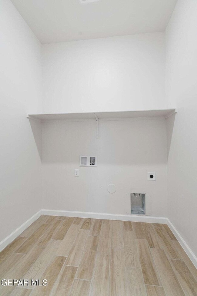 Foto del edificio - 14728 John McNeely Ave