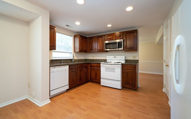 Foto del edificio - Spacious 3 bedroom home in desirable Durham!