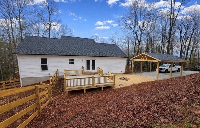 Building Photo - 35 Clearwater Dr