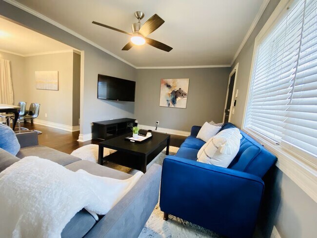Living Room - 1524 Woodland Cir SE