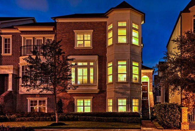 Building Photo - 1302 Lake Pointe Pky