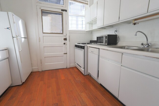 Foto del edificio - 621 W Cornelia Ave