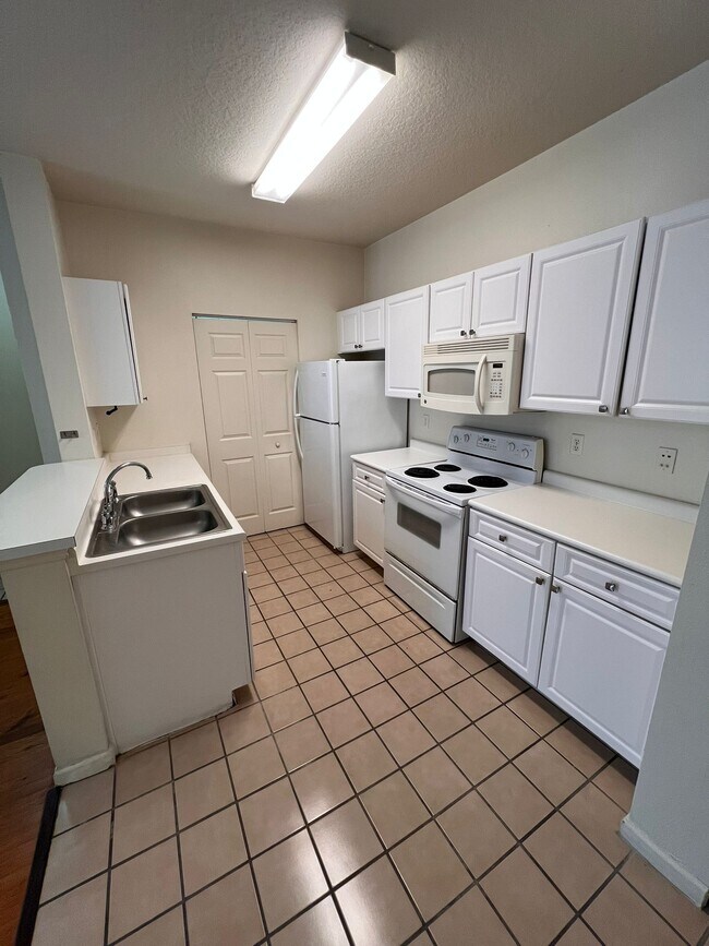Building Photo - 2049 Tizewell Cir